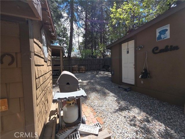 2606 Whispering Pines Way, Running Springs, CA 92382