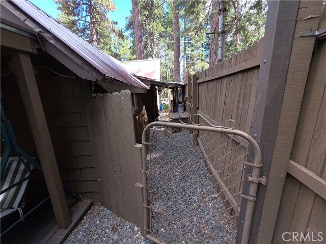 2606 Whispering Pines Way, Running Springs, CA 92382