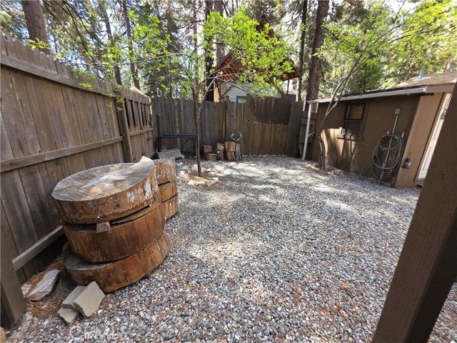 2606 Whispering Pines Way, Running Springs, CA 92382