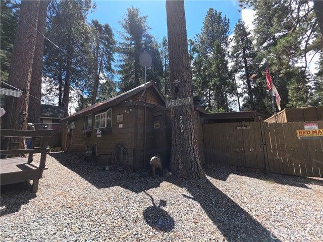 2606 Whispering Pines Way, Running Springs, CA 92382