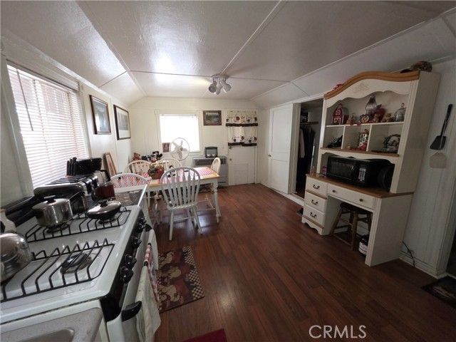 2606 Whispering Pines Way, Running Springs, CA 92382