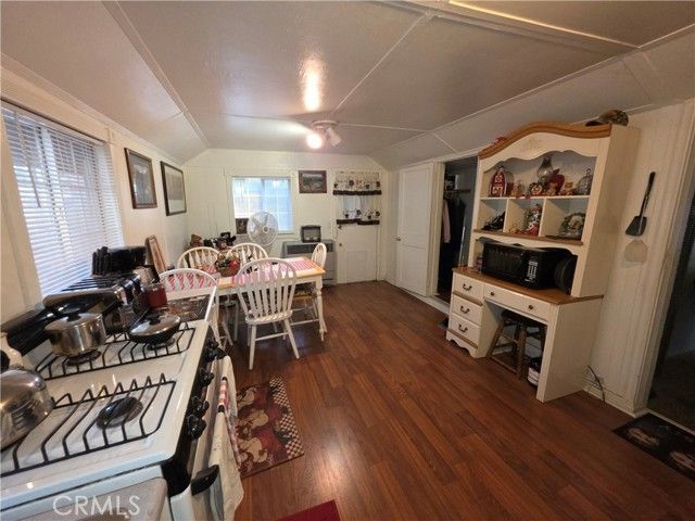 2606 Whispering Pines Way, Running Springs, CA 92382