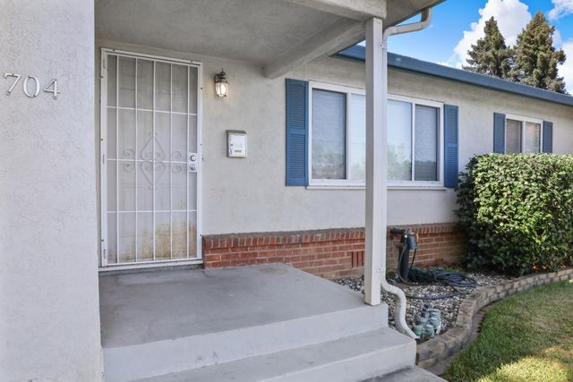 704 Ribier Ave, Lodi, CA 95240