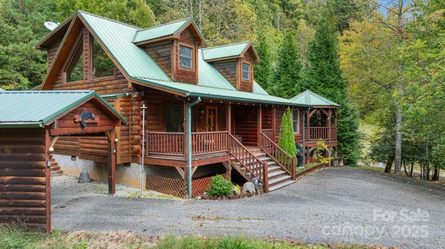 80 Slow Lane, Whittier, NC 28789