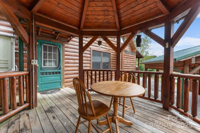 80 Slow Lane, Whittier, NC 28789