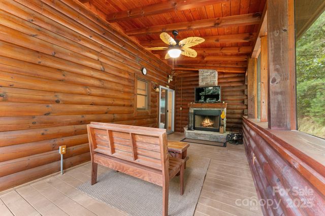 80 Slow Lane, Whittier, NC 28789