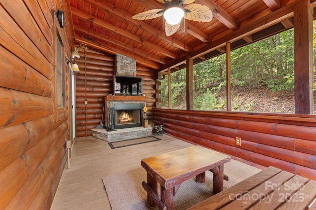 80 Slow Lane, Whittier, NC 28789