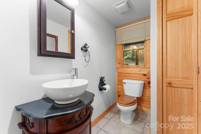 80 Slow Lane, Whittier, NC 28789