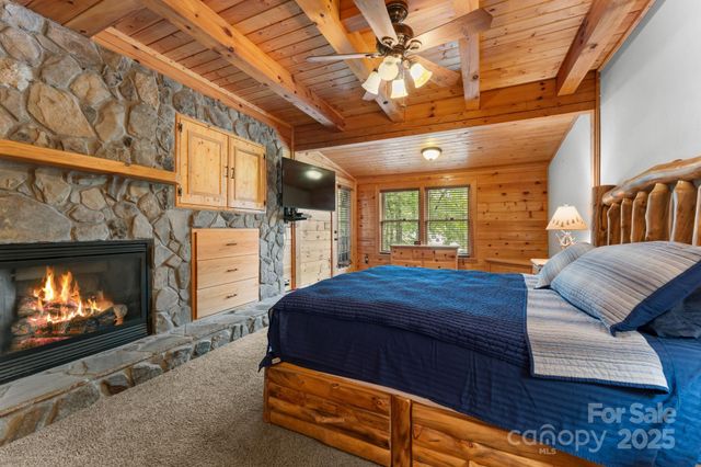 80 Slow Lane, Whittier, NC 28789