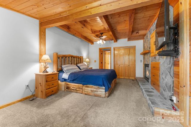 80 Slow Lane, Whittier, NC 28789