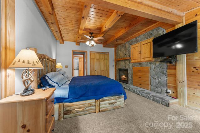 80 Slow Lane, Whittier, NC 28789