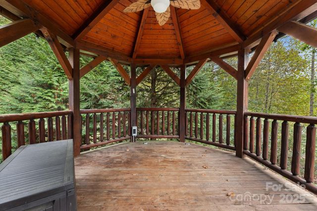 80 Slow Lane, Whittier, NC 28789