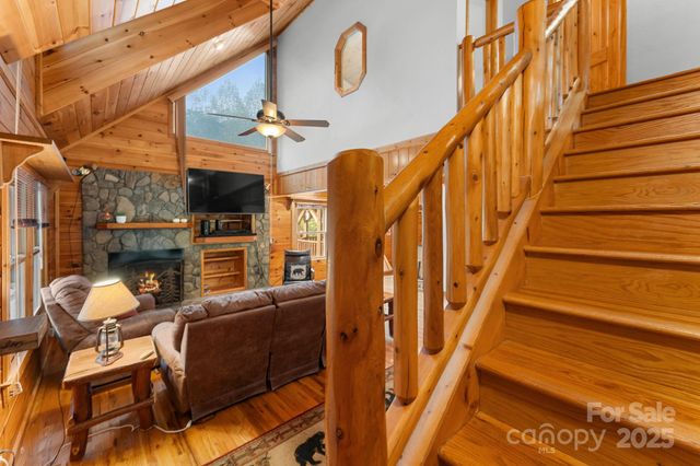 80 Slow Lane, Whittier, NC 28789