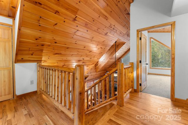 80 Slow Lane, Whittier, NC 28789