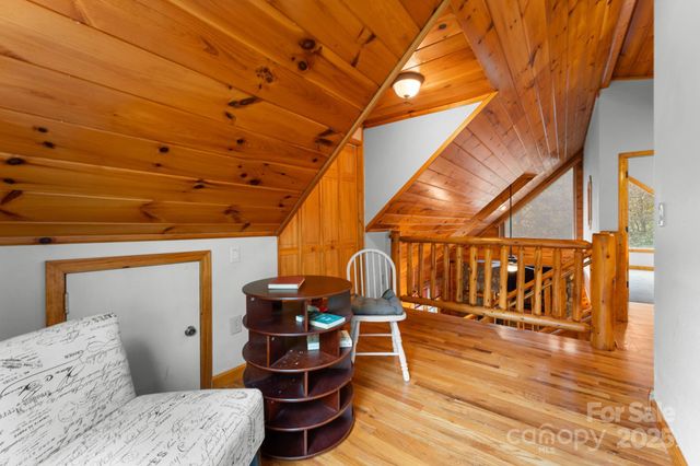 80 Slow Lane, Whittier, NC 28789