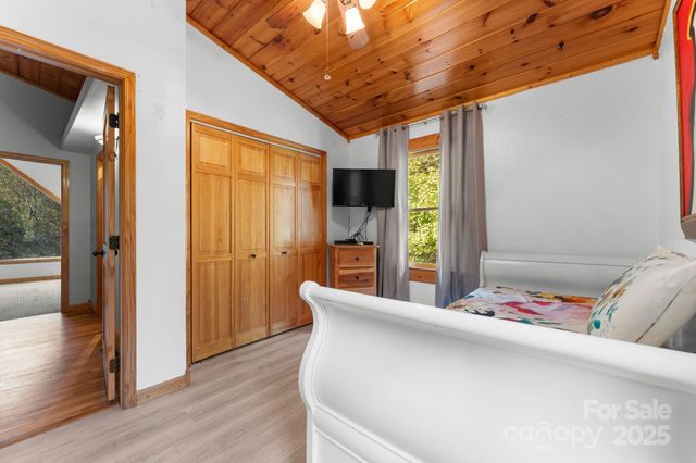 80 Slow Lane, Whittier, NC 28789