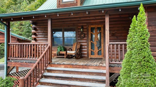 80 Slow Lane, Whittier, NC 28789