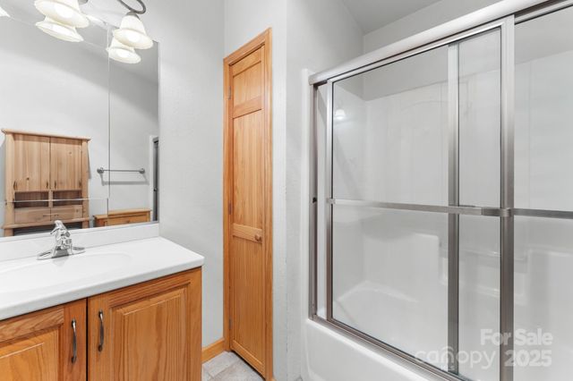 80 Slow Lane, Whittier, NC 28789