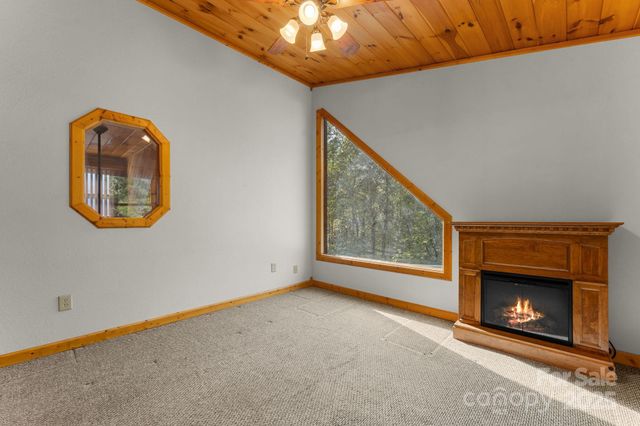 80 Slow Lane, Whittier, NC 28789