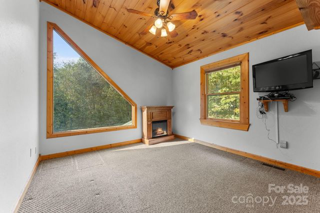80 Slow Lane, Whittier, NC 28789