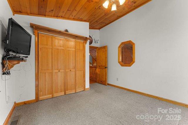 80 Slow Lane, Whittier, NC 28789