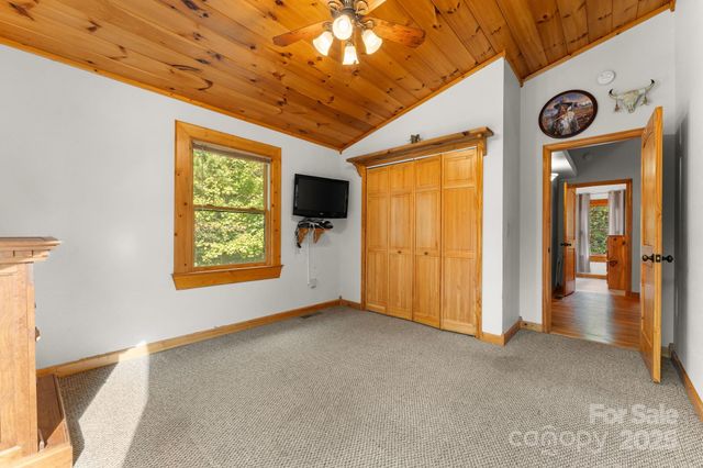 80 Slow Lane, Whittier, NC 28789