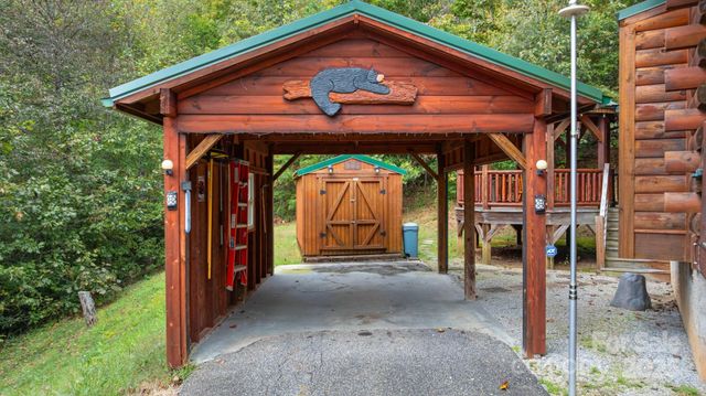 80 Slow Lane, Whittier, NC 28789