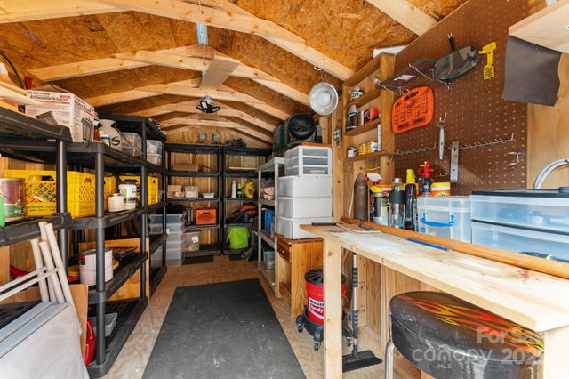 80 Slow Lane, Whittier, NC 28789