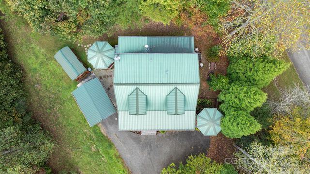 80 Slow Lane, Whittier, NC 28789