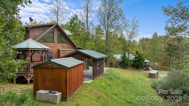 80 Slow Lane, Whittier, NC 28789
