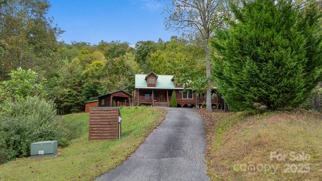 80 Slow Lane, Whittier, NC 28789
