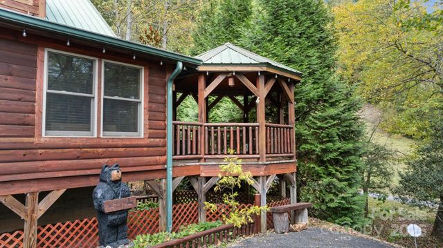 80 Slow Lane, Whittier, NC 28789