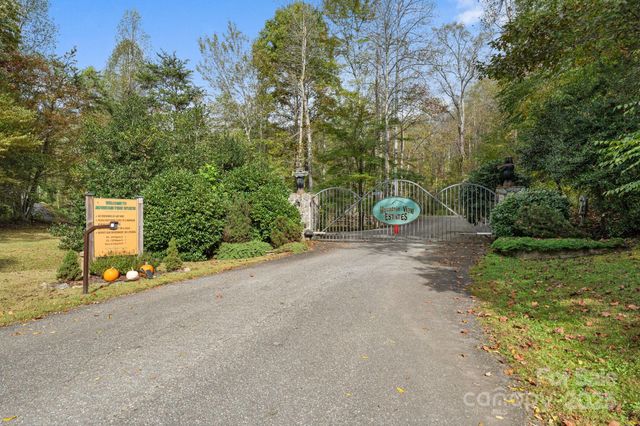 80 Slow Lane, Whittier, NC 28789