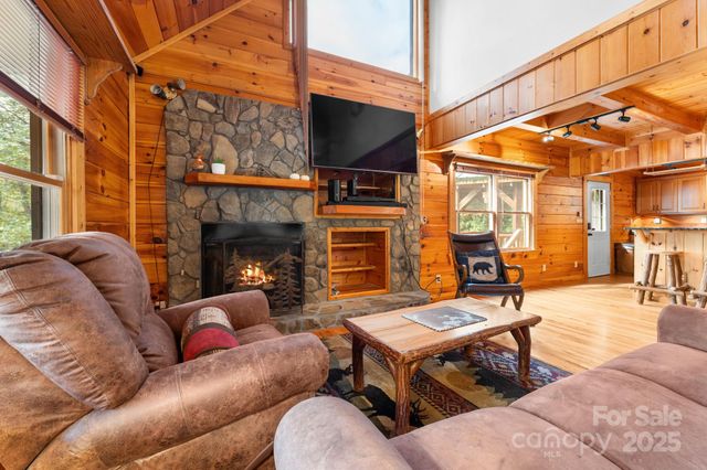 80 Slow Lane, Whittier, NC 28789
