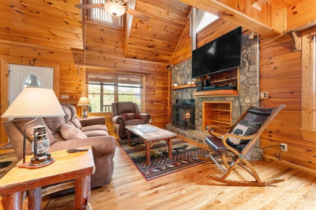 80 Slow Lane, Whittier, NC 28789