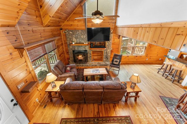 80 Slow Lane, Whittier, NC 28789