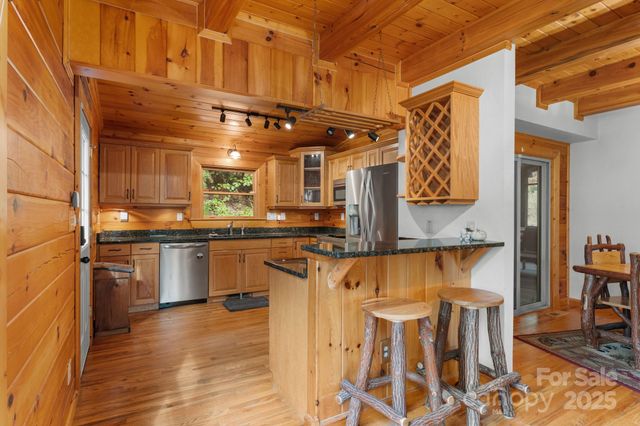80 Slow Lane, Whittier, NC 28789