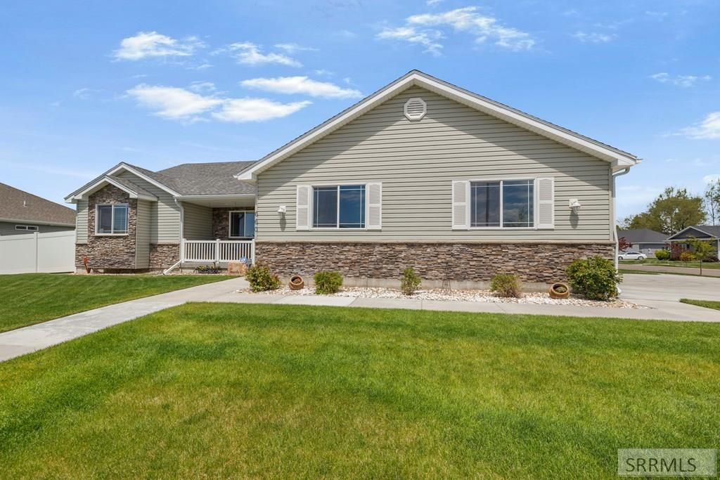 Image 3 of property listing at 660 Regency Lane, Idaho Falls, ID 83402