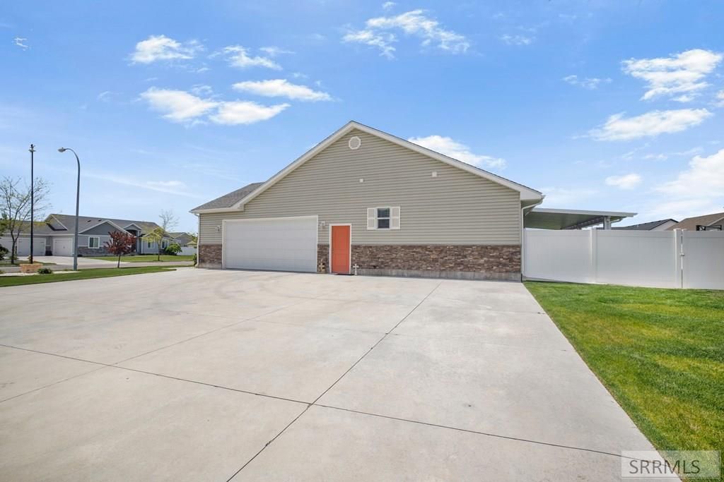 Image 4 of property listing at 660 Regency Lane, Idaho Falls, ID 83402
