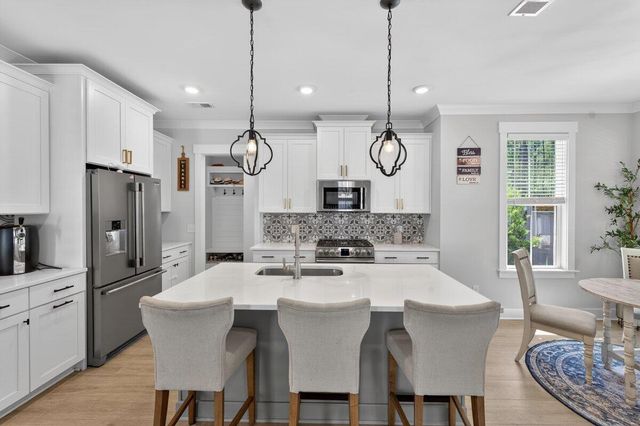 386 Oak Park Street, Summerville, SC 29486