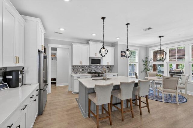 386 Oak Park Street, Summerville, SC 29486