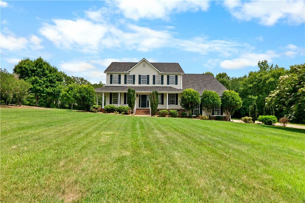 172 Oaklawn Road, Pelzer, SC 29669