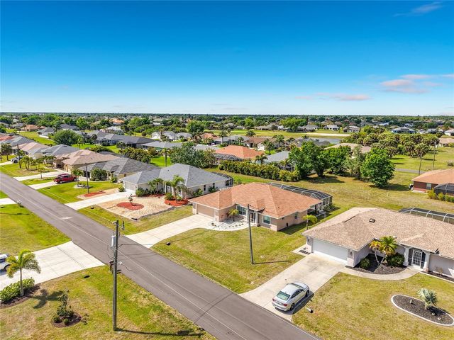 70 CLUBHOUSE ROAD, Rotonda West, FL 33947