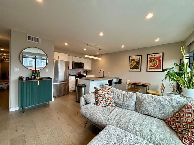 244 Hanover St. 510, Boston, MA 02113