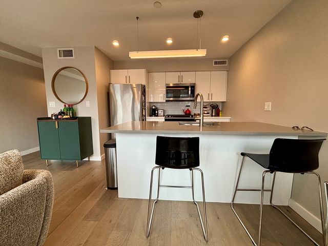 244 Hanover St. 510, Boston, MA 02113