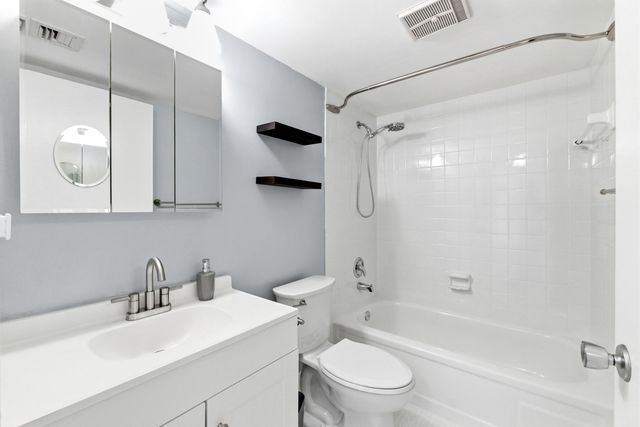 1650 NW 80th Avenue Apt 204, Margate, FL 33063