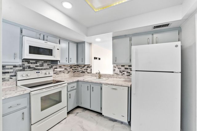 1650 NW 80th Avenue Apt 204, Margate, FL 33063