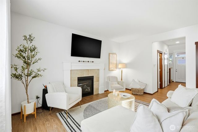 20912 2nd Avenue W, Lynnwood, WA 98036