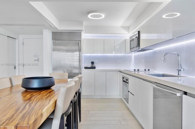 102 24th St 1413, Miami Beach, FL 33139