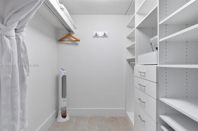 102 24th St 1413, Miami Beach, FL 33139